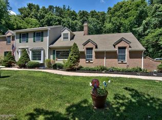 1525 White Tail Ln, Stroudsburg, PA 18360