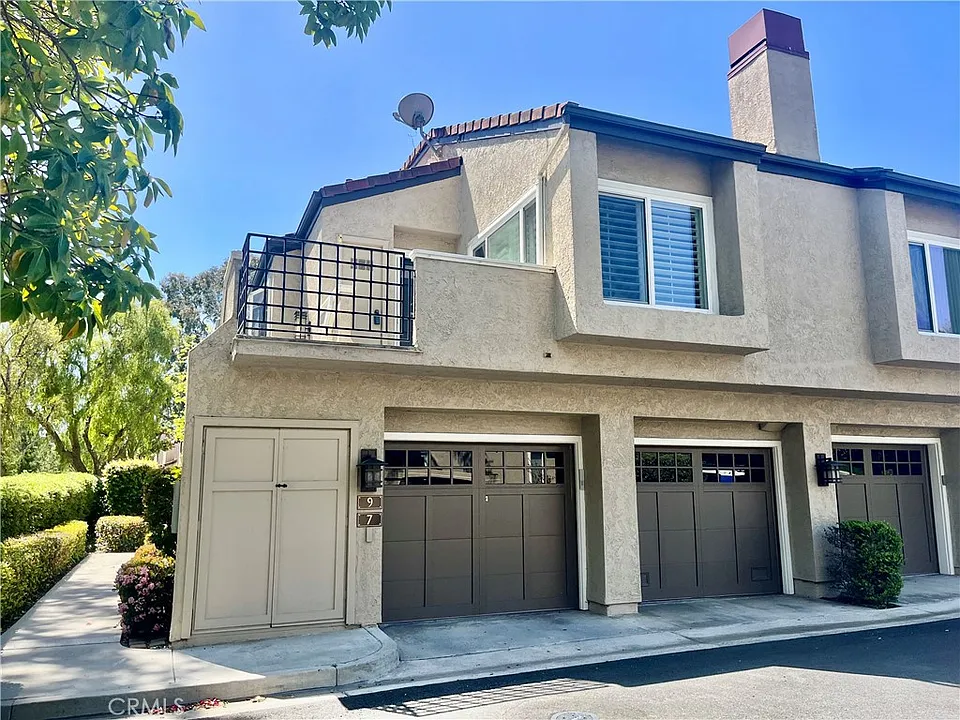 9 Stanford Ct #102