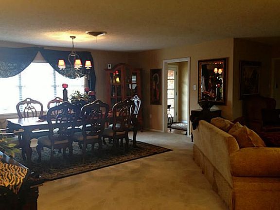 3rd image of 2132 Regent Dr