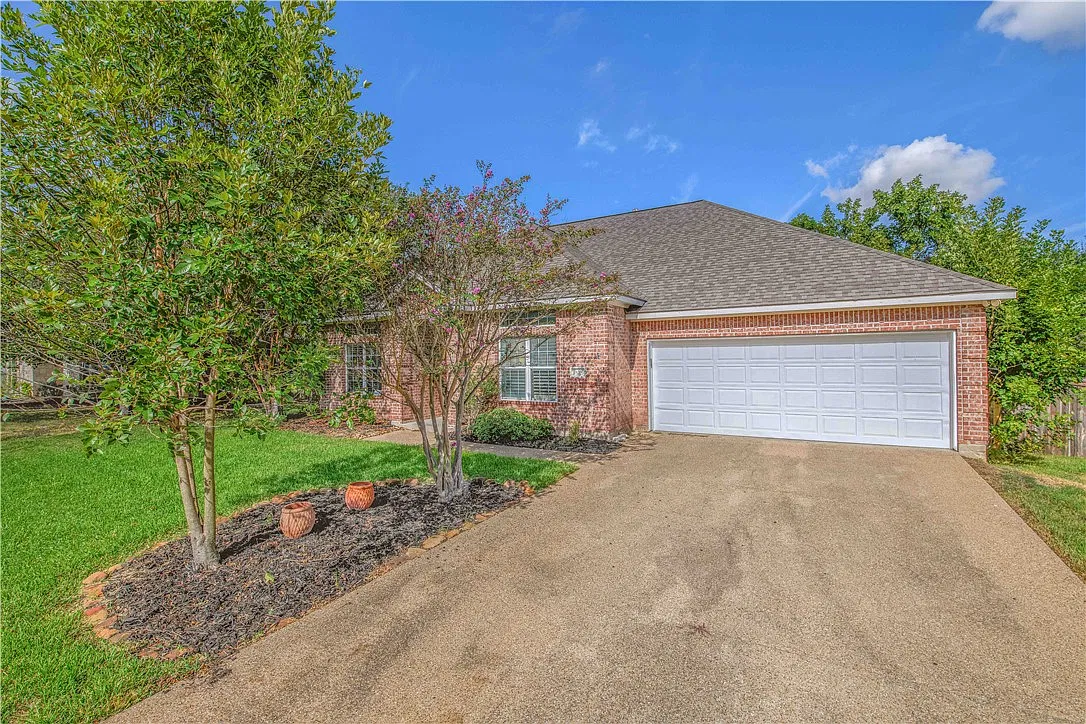 4 bed, 2.5 bath, 2286 sqft, $2,700 — Photo 3