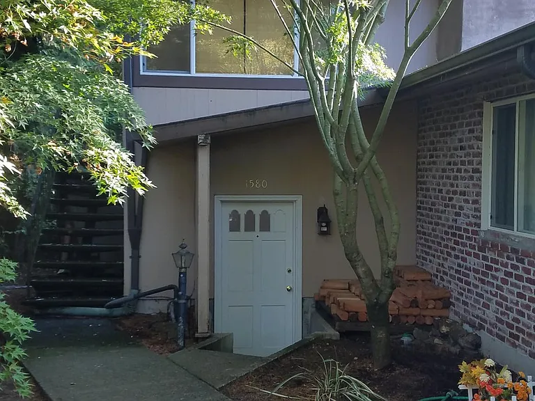 1580 NW 1st St — Photo 2