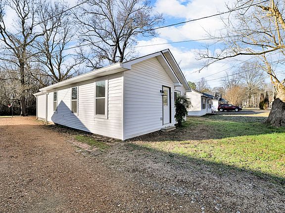 3rd image of 813 Curtis St