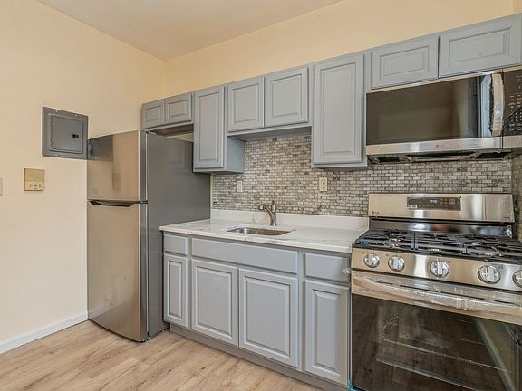 2nd image of 673 Montgomery St #2F