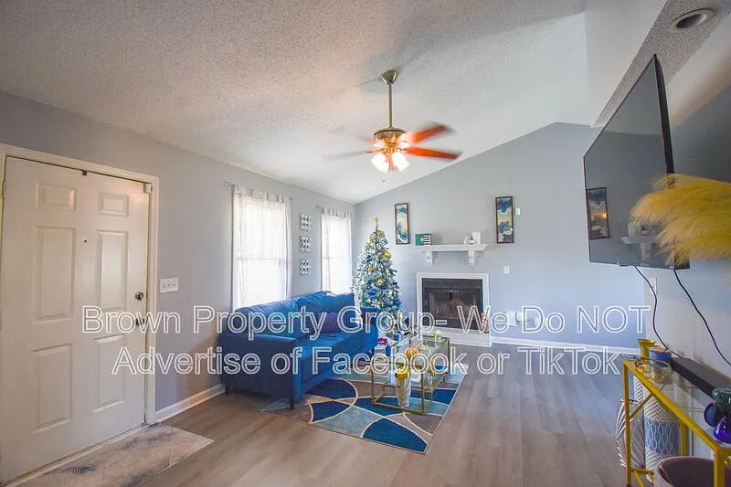 3 bed, 2.0 bath, 1151 sqft, $1,600 — Photo 4