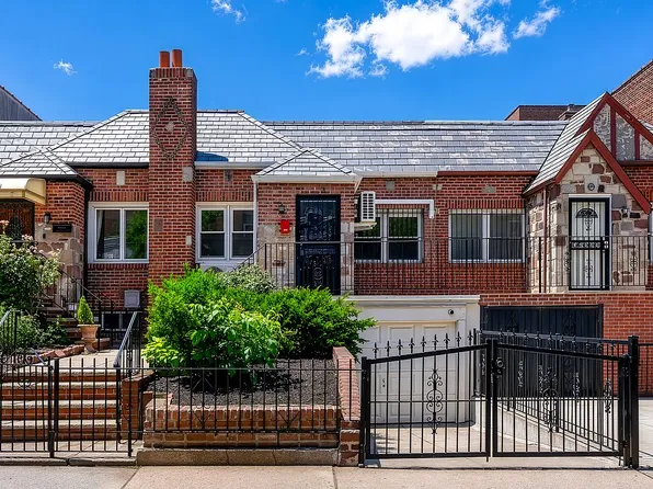 31-14 48th St, Astoria, NY 11103