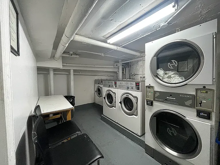 410 W 51st St #504 — Photo 9