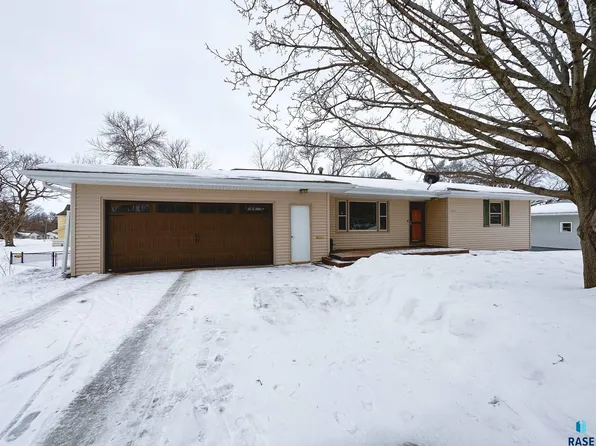 607 NE 6th St, Madison, SD 57042