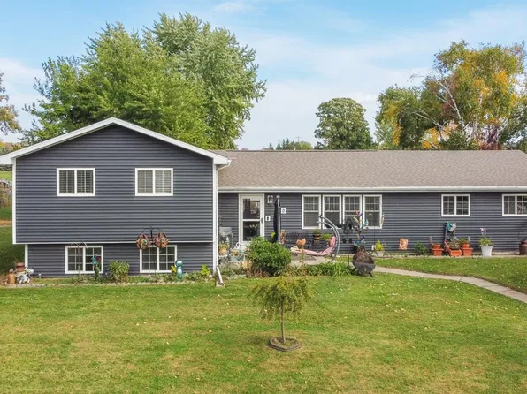 10 Maryden Rd, Oshkosh, WI 54904