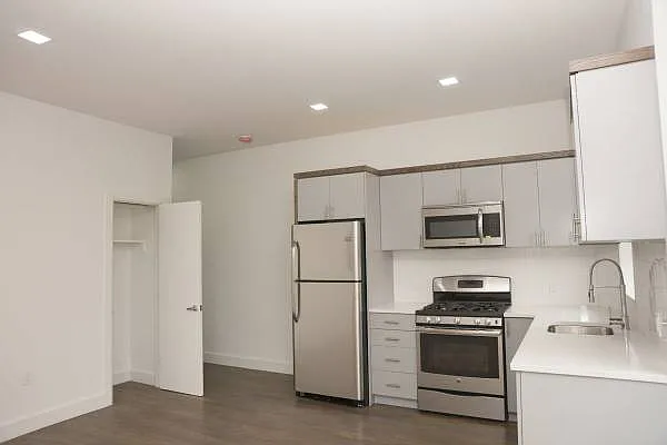 Rented by Rapid Realty Cobble Hill | media 25