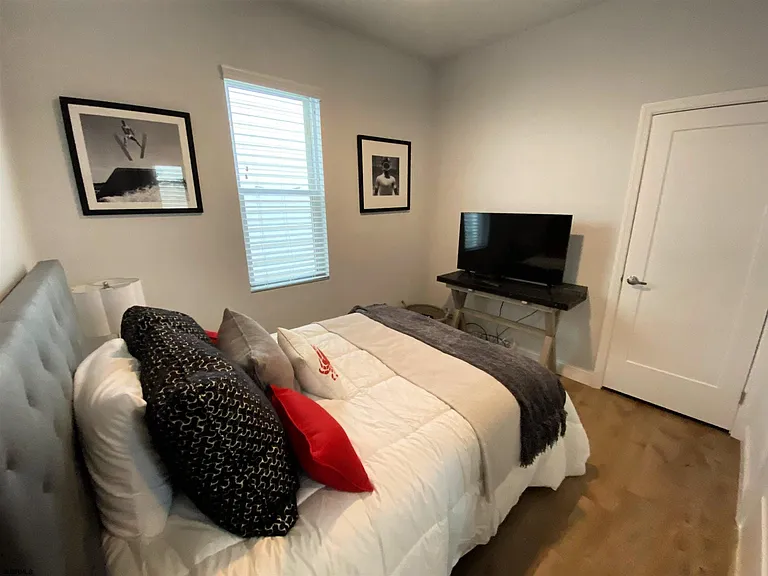 9313 Ventnor Ave — Photo 10