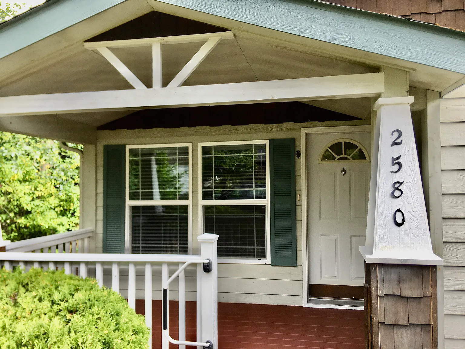 2580 Crest Ave — Photo 2
