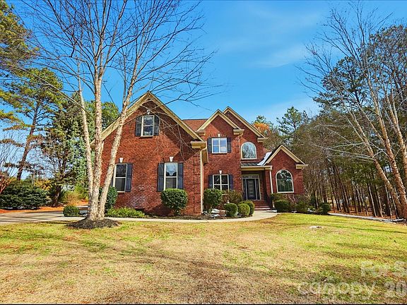 2nd image of 160 Arrow Point Ln