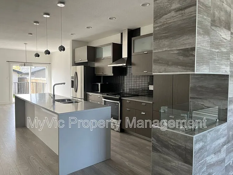 8724 150th St NW #UPPER — Photo 2