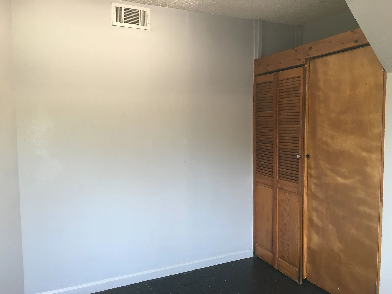 3 bed, 2.0 bath, 900 sqft, $900 — Photo 2