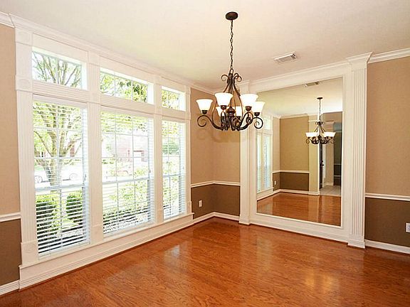 4th image of 1815 Sabine Ln