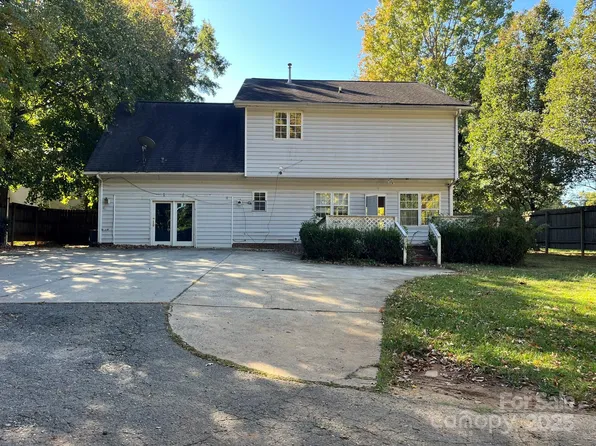 3437 Sunset Rd, Charlotte, NC 28216