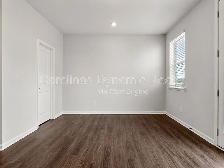 6985 Waterstone Dr — Photo 15