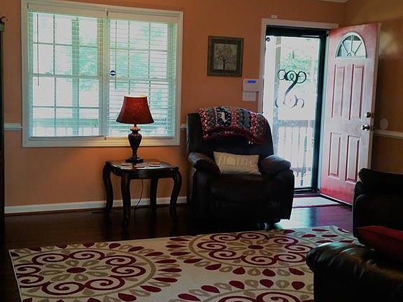 4th image of 1018 Oakley Ave