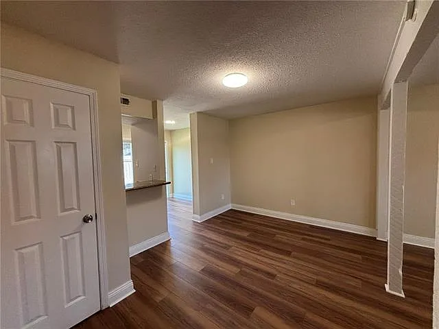 2332 Oxford Pl — Photo 8