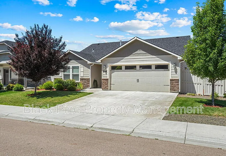 644 Stanley Lake St — Photo 1