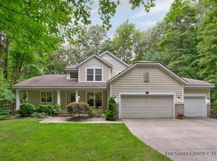 6559 Boulder Dr, Norton Shores, MI 49444