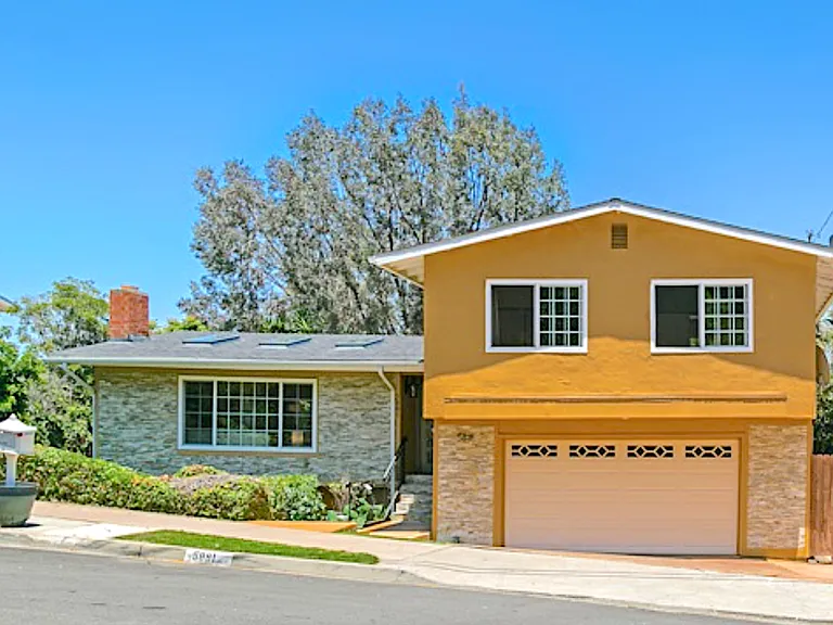 5881 Desert View Dr — Photo 1