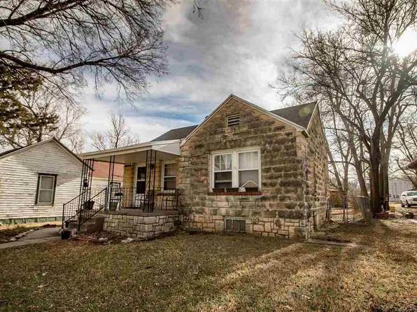 605 W 13th St, Junction City, KS 66441