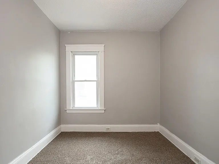 15401 Grovewood Ave — Photo 20
