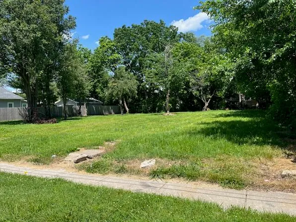 2320 N Taylor Avenue, Springfield, MO 65803