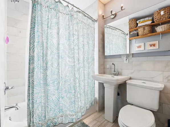 106 Griffith Street image 16 of 40