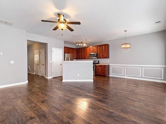4th image of 1725 Oakbrook Ln NW