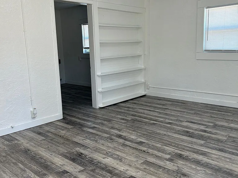 106 S Monroe Ave — Photo 4