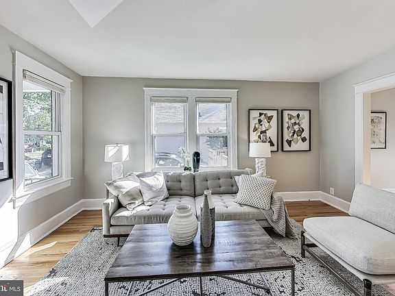 5th image of 107 E Custis Ave