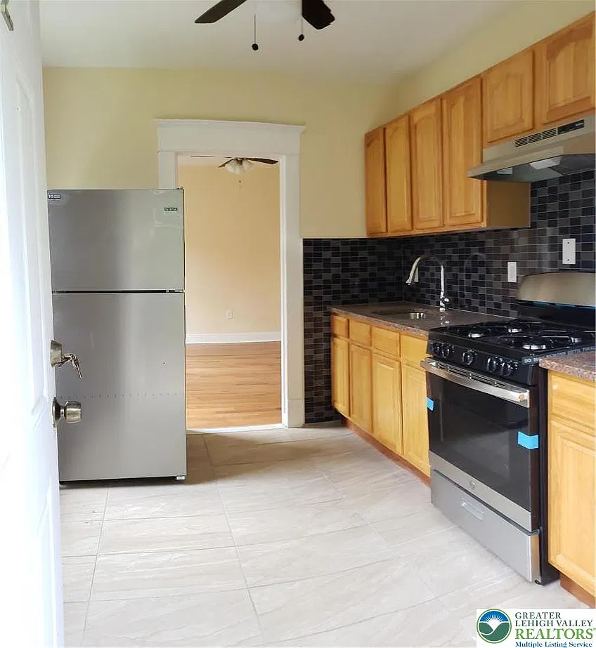 2 bed, 1.0 bath, 1500 sqft, $1,450 — Photo 4