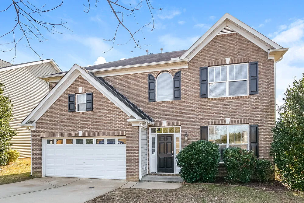 4 bed, 2.5 bath, 2560 sqft, $3,060 — Photo 1