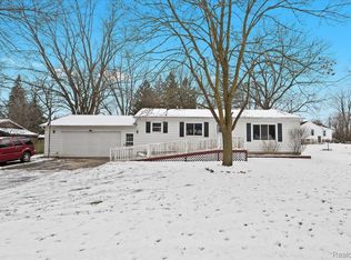 1009 McCormick Dr, Fenton, MI 48430