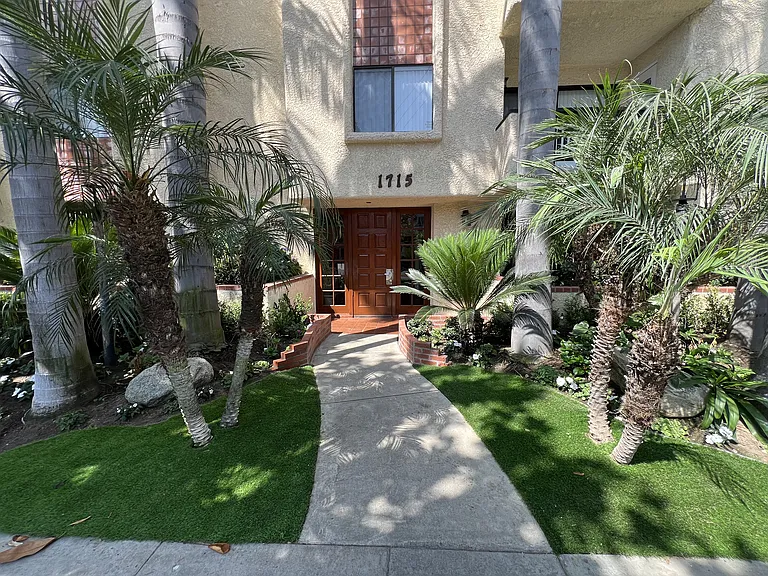ROYAL CAMDEN APARTMENTS — Photo 8