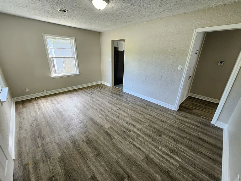 939 S Fort Ave — Photo 3