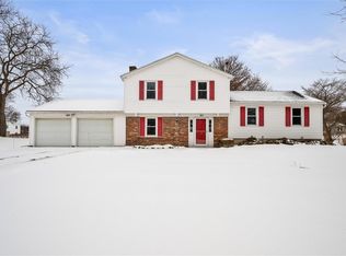 165 Heather Ln, Farmington, NY 14425