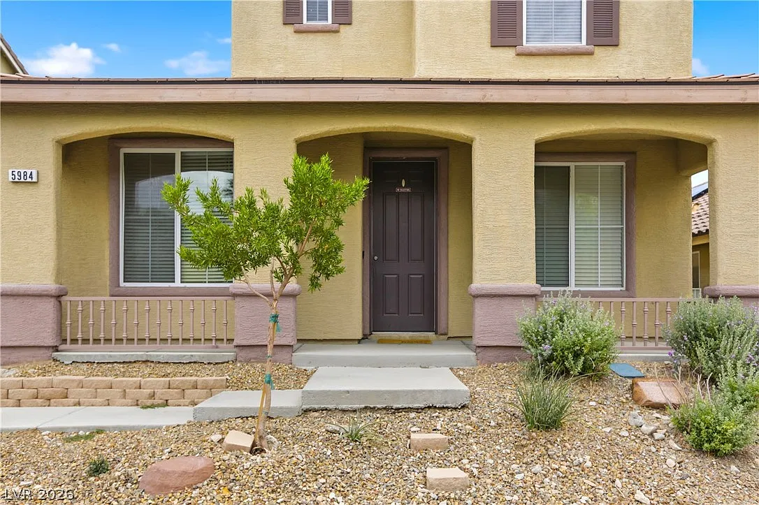 5 bed, 4.0 bath, 2335 sqft, $2,160 — Photo 4