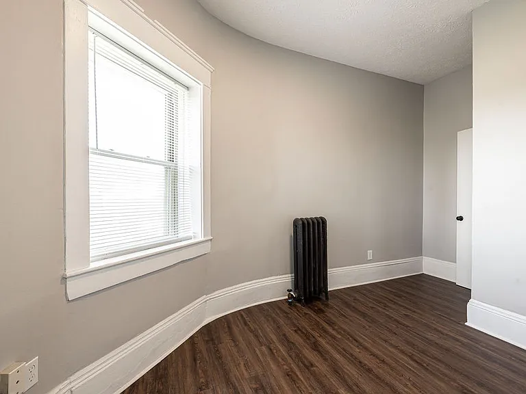 Chelsea Manor — Photo 15