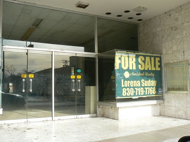2nd image of 704 S Main St
