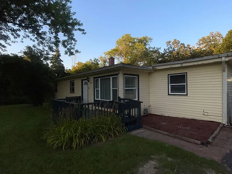 2515 Hermon Ave — Photo 1