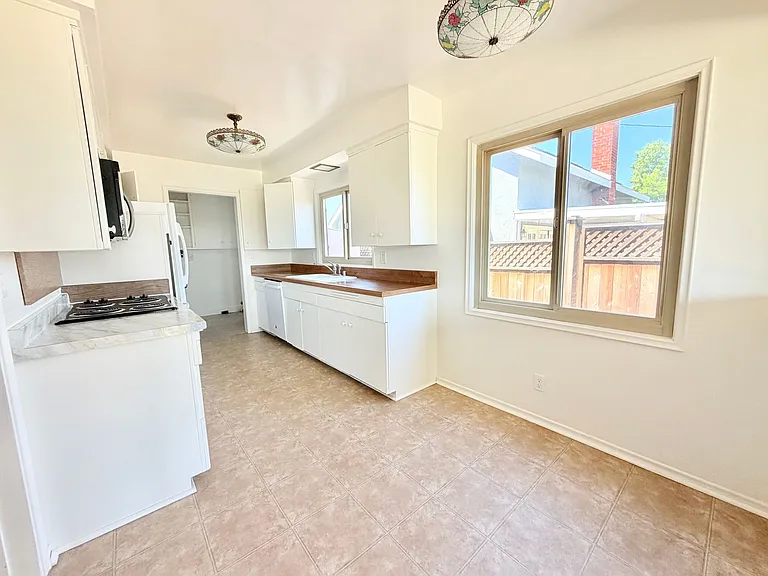 15310 Talbot Dr — Photo 10