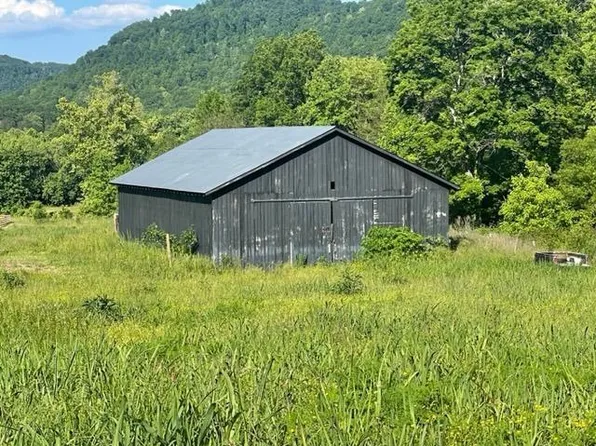 1900 Wagersville Red Lick Rd, Irvine, KY 40336