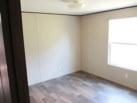 4th image of 241 E Main St