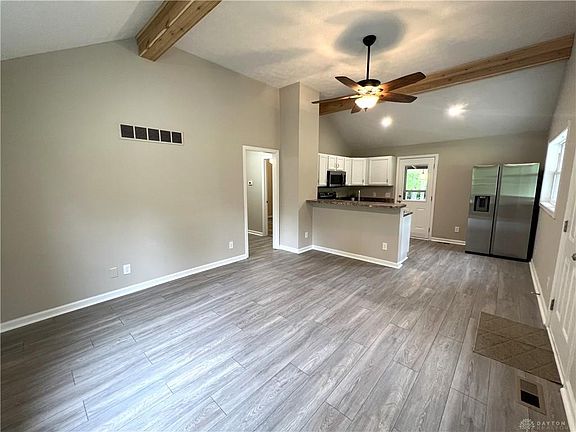 3rd image of 5846 Russell Ave