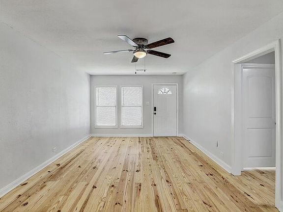 3rd image of 425 14th Ave N