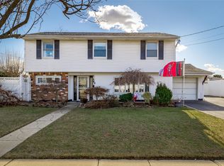 278 N Syracuse Ave, Massapequa, NY 11758