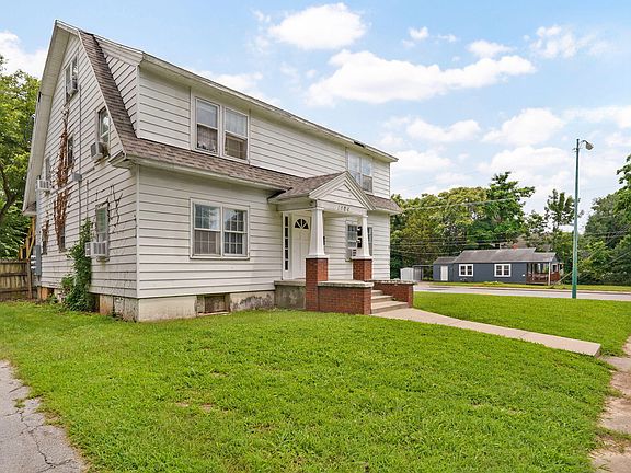 3rd image of 1504 N Summit Avenue